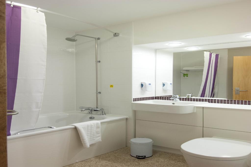 Premier Inn Birmingham City - Aston Номер фото