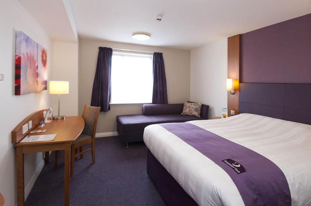 Premier Inn Birmingham City - Aston Экстерьер фото