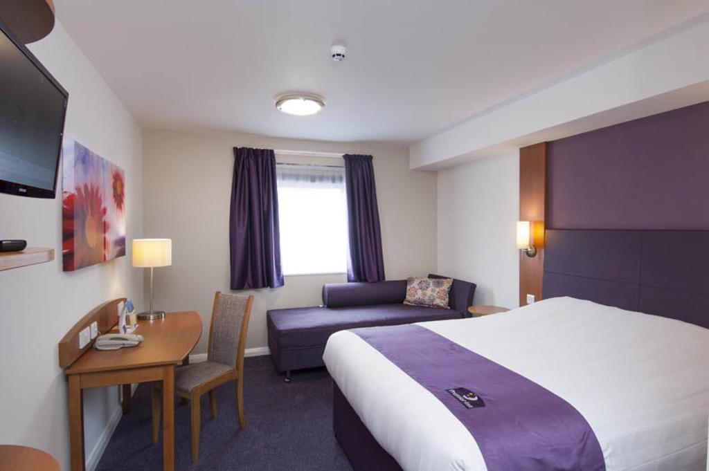 Premier Inn Birmingham City - Aston Экстерьер фото