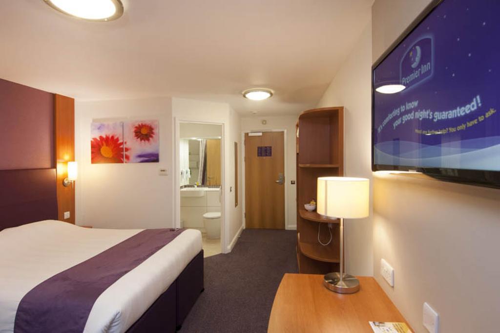 Premier Inn Birmingham City - Aston Экстерьер фото
