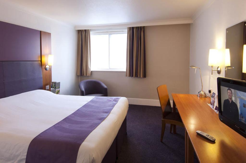 Premier Inn Birmingham City - Aston Номер фото