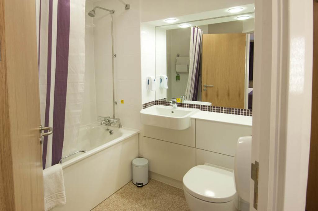 Premier Inn Birmingham City - Aston Номер фото