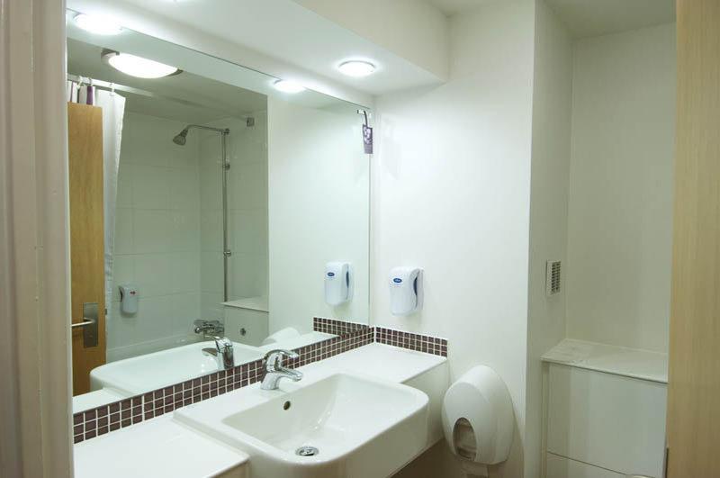 Premier Inn Birmingham City - Aston Экстерьер фото