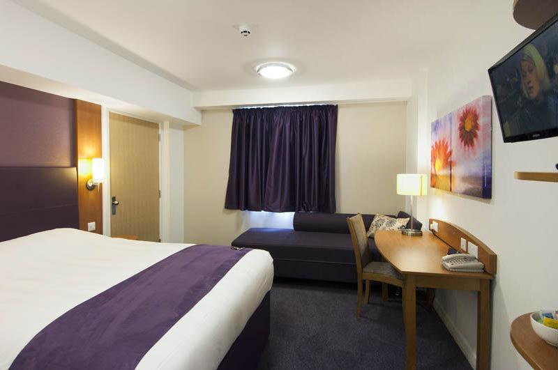 Premier Inn Birmingham City - Aston Экстерьер фото